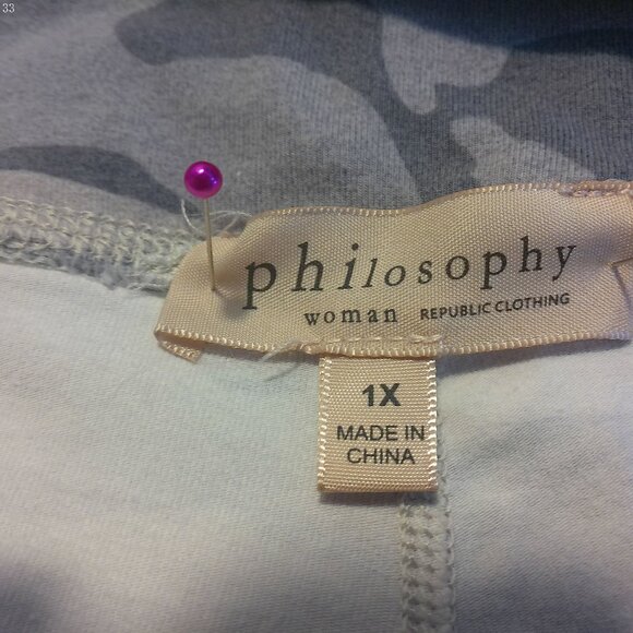 PHILOSOPHY Camo Gray Capri Legging 1X - Picture 3 of 6